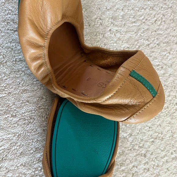 Women's Tieks Camel leather flats size 8 - Picture 2 of 3